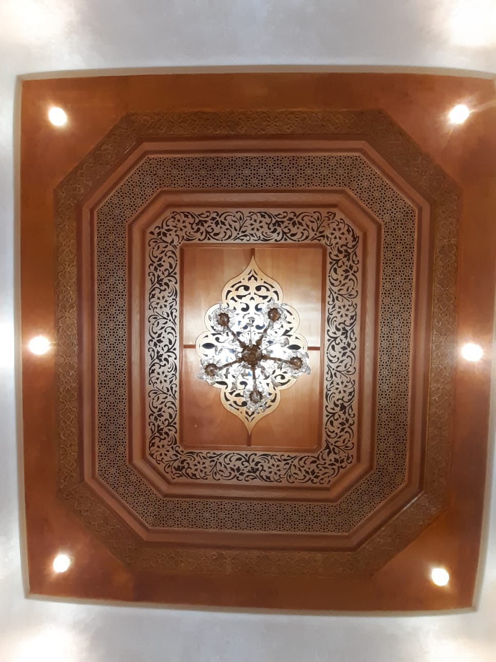 Plafond en bois artisanal pour salon (Prix en m²)
