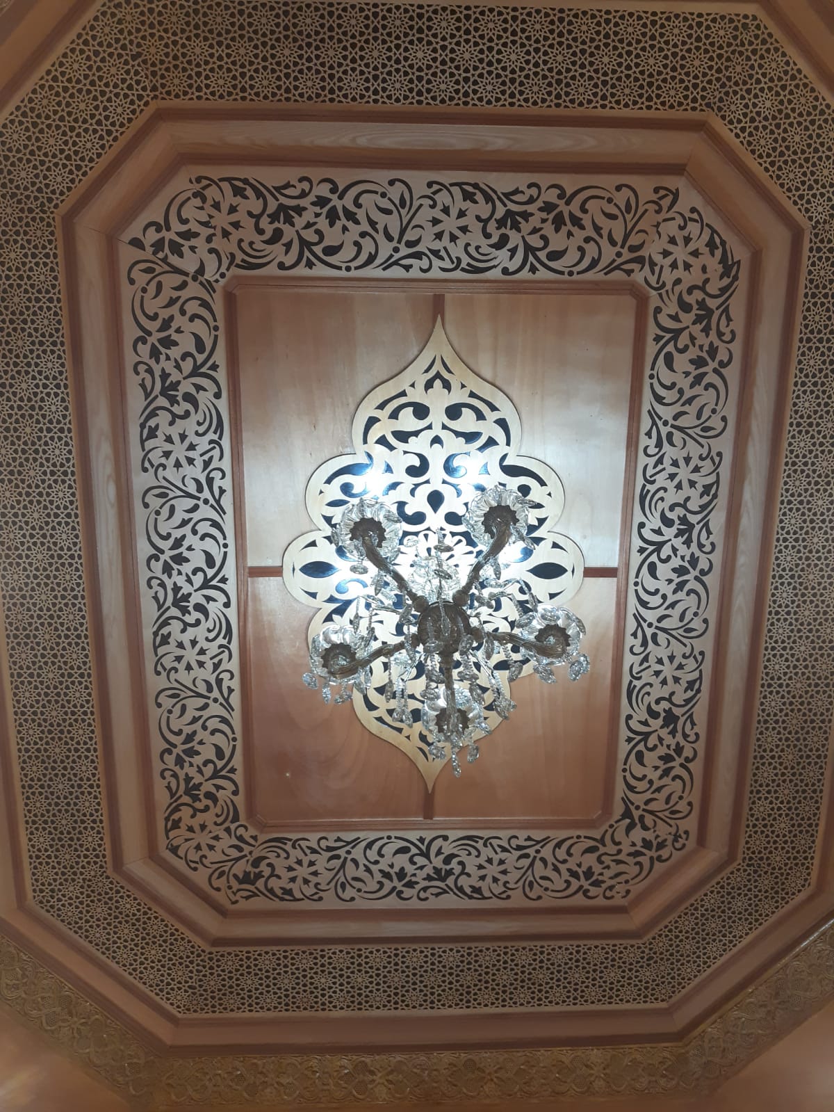 Plafond en bois artisanal pour salon (Prix en m²)