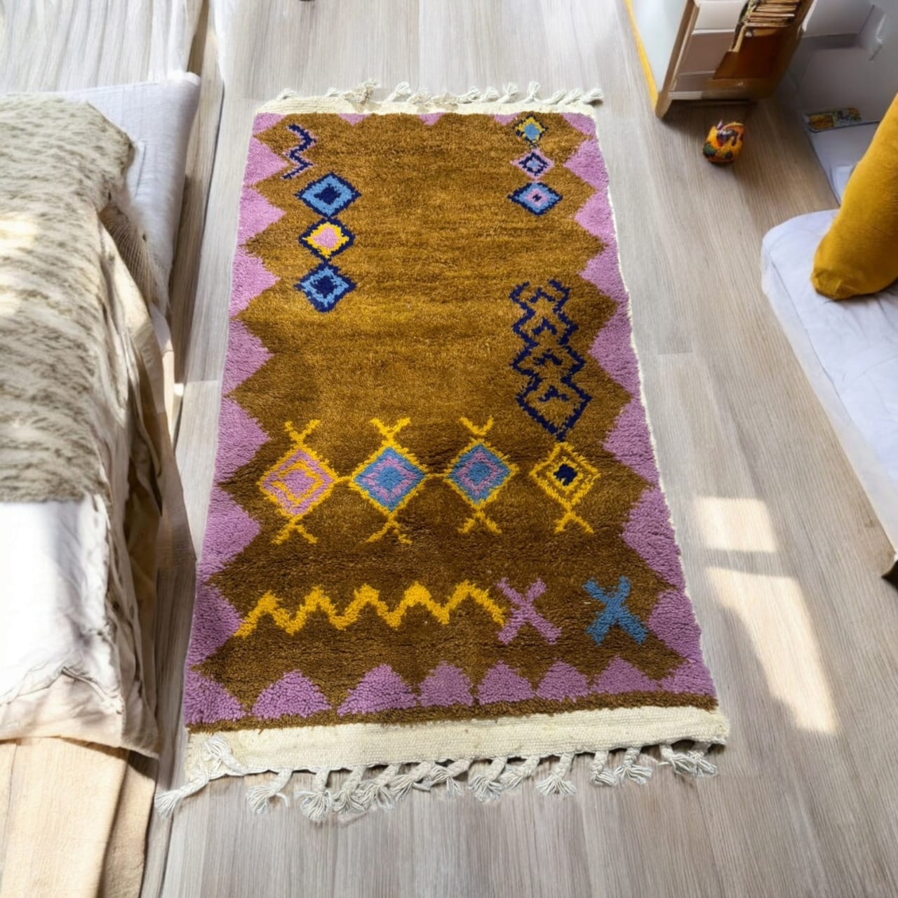 Tapis Berbère Coloré – Pièce Authentique en Laine