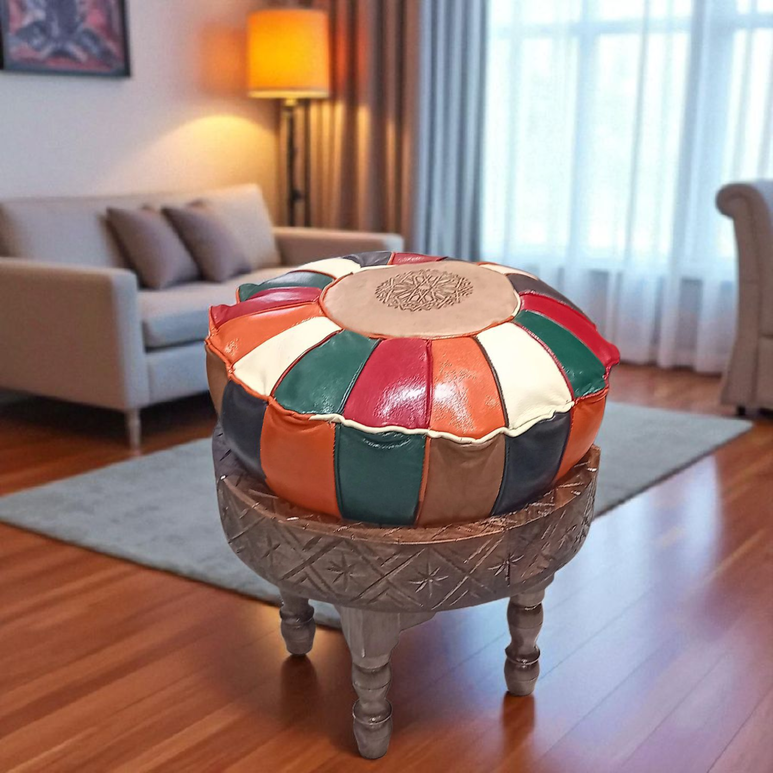 Tabouret en bois avec coussin en cuir