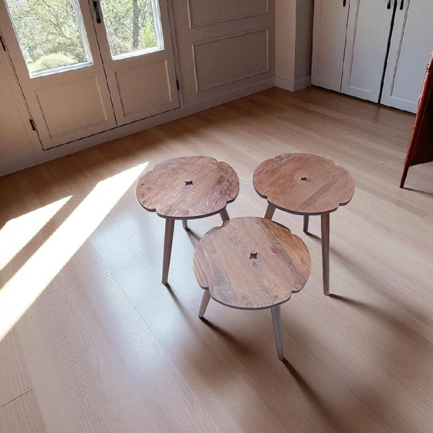 Série de 3 tables en bois massif