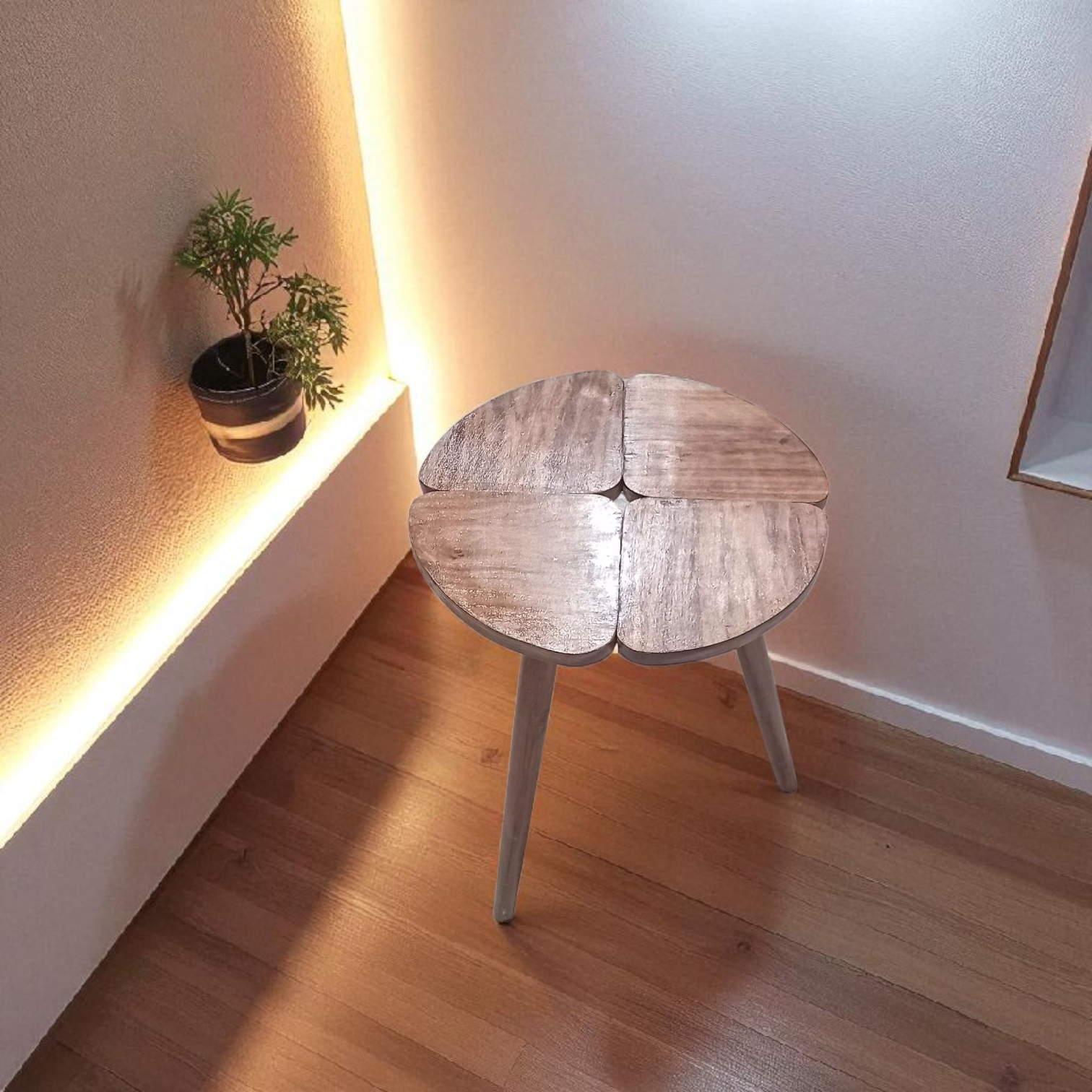Série de 3 tables rondes en bois finition noyer