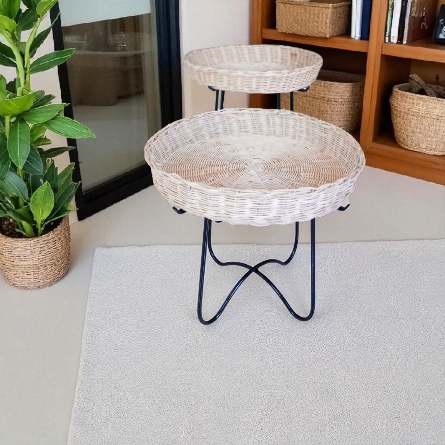 Duo de tables en rotin tressé naturel