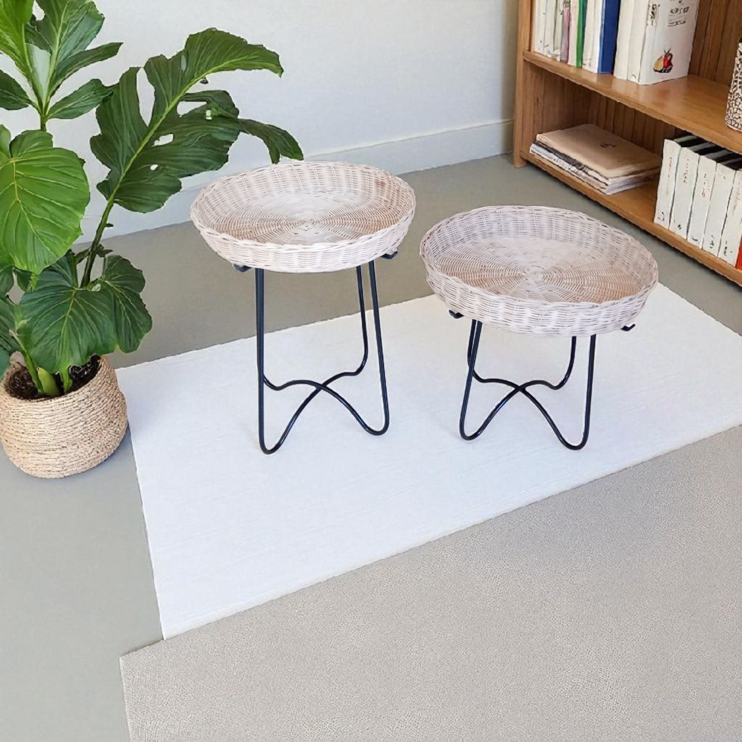 Duo de tables en rotin tressé naturel
