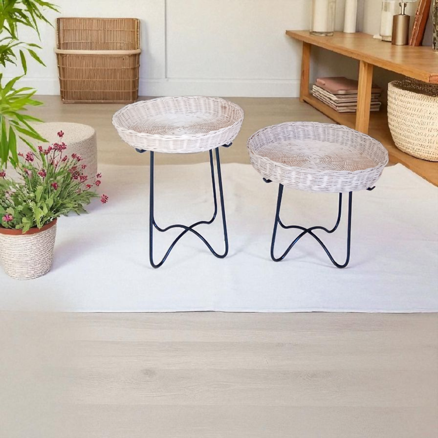 Duo de tables en rotin tressé naturel