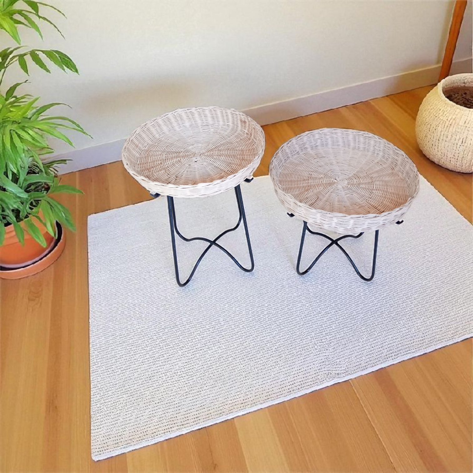 Duo de tables en rotin tressé naturel