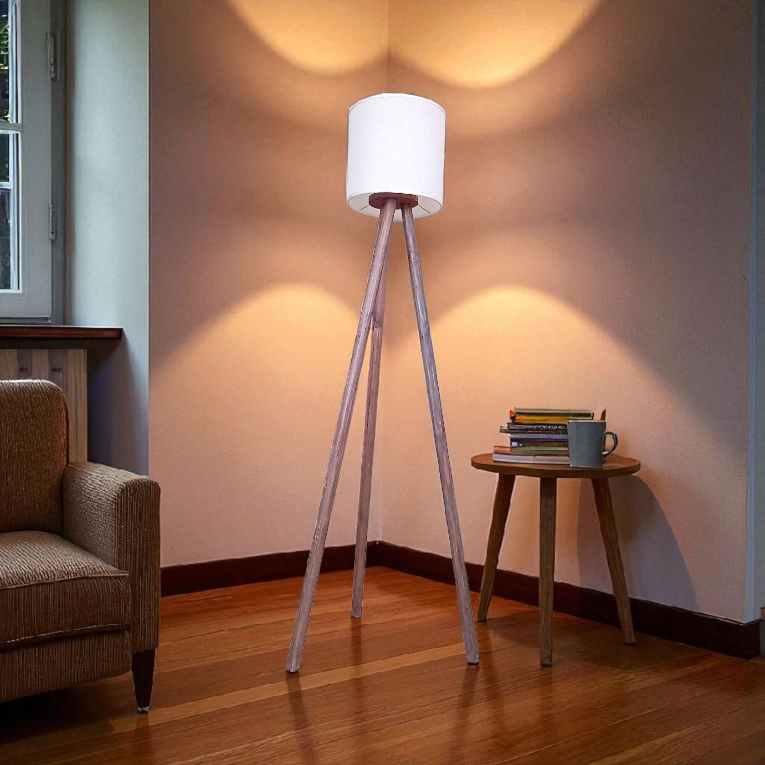 Lampadaire en bois avec abat-jour artisanal