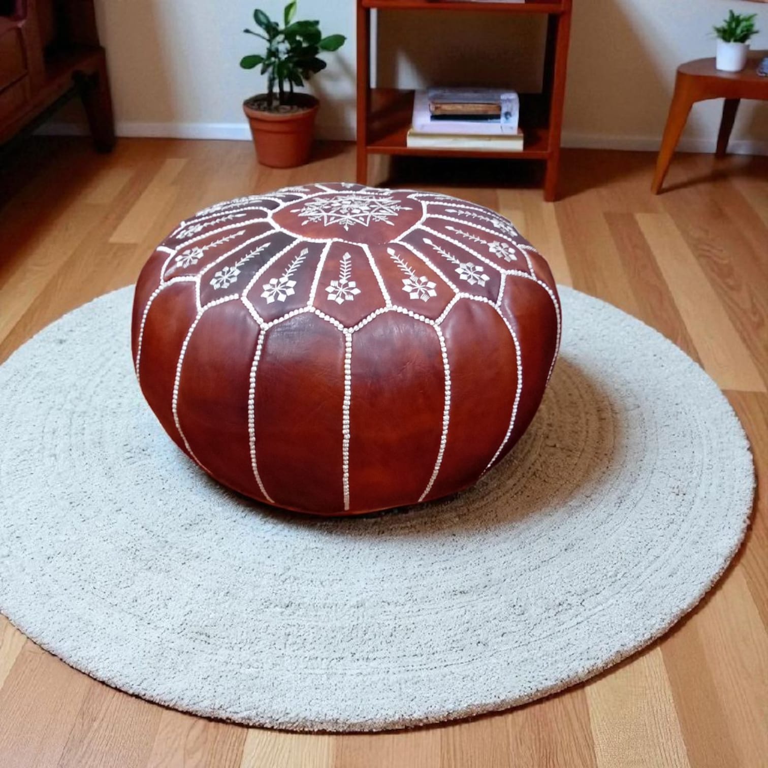 Pouf en cuir avec Sarma