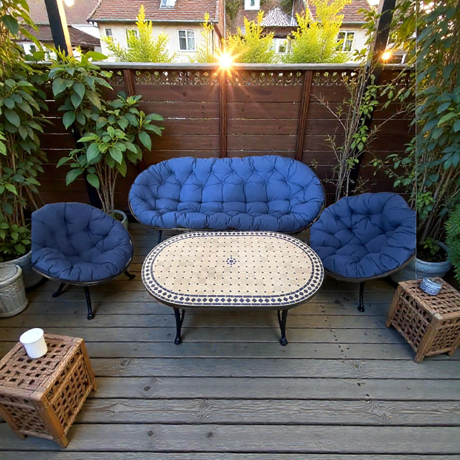 Salon Marocain Moderne Bleu avec Table en Zellige
