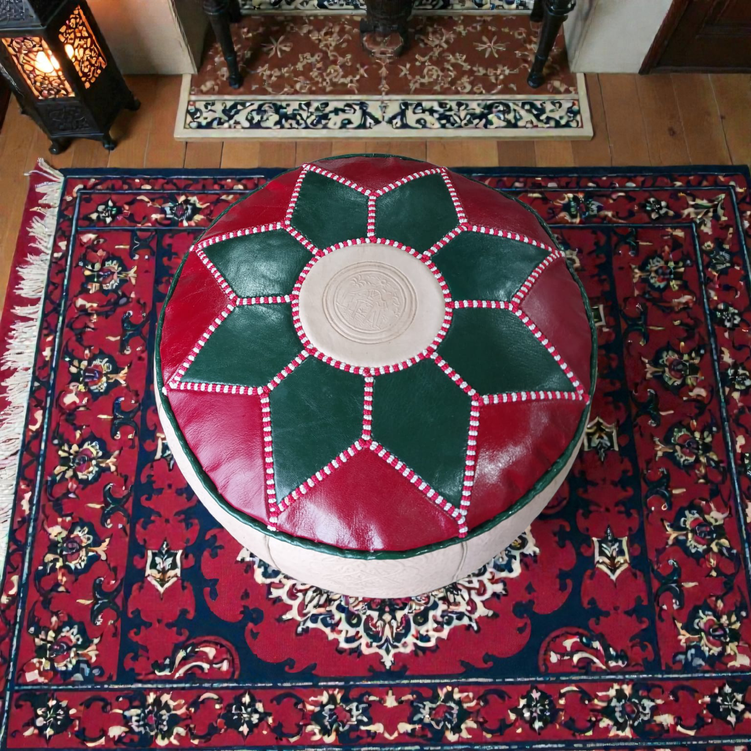 Pouf Marocain en Cuir – Couleurs du Drapeau Marocain