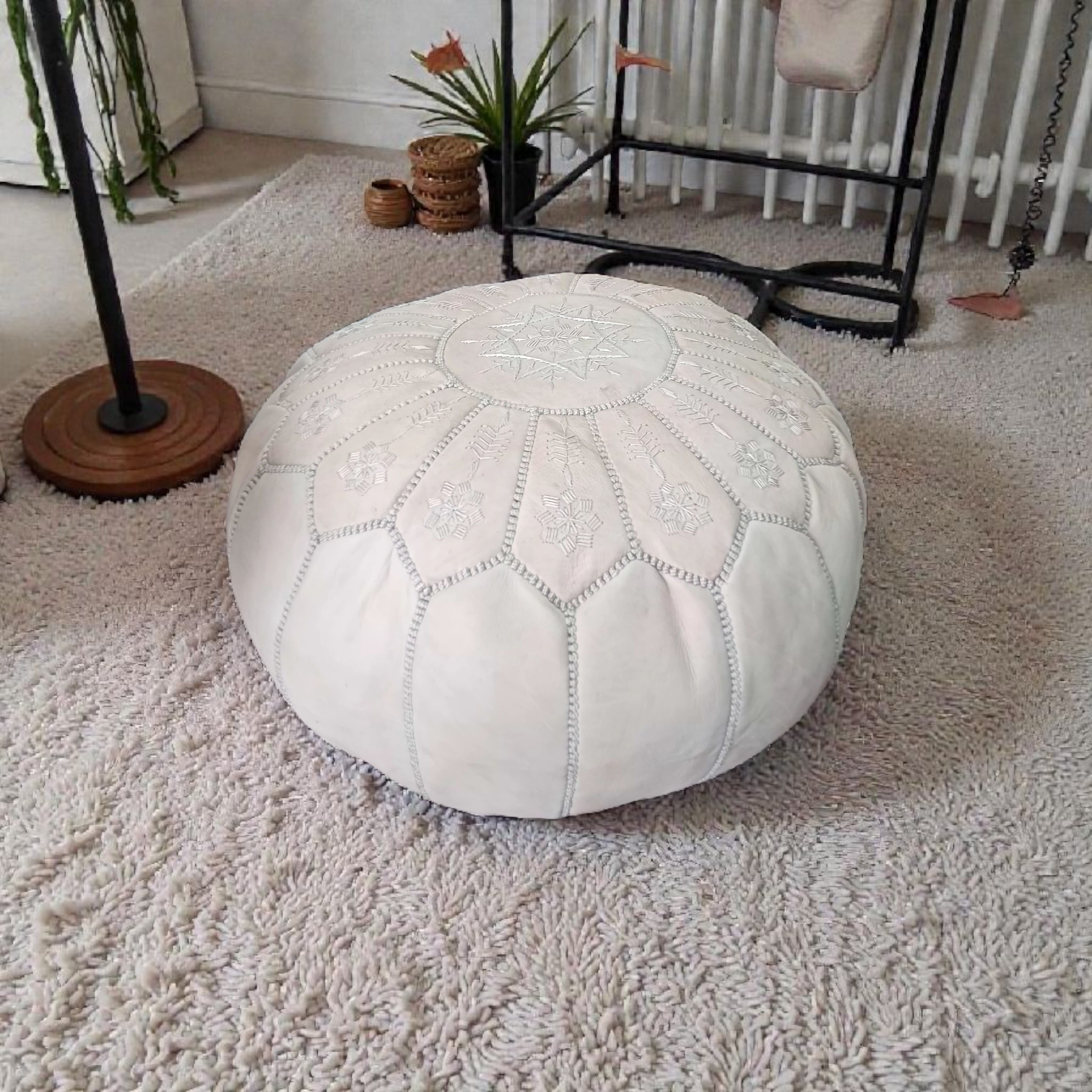 Pouf en cuir avec Sarma