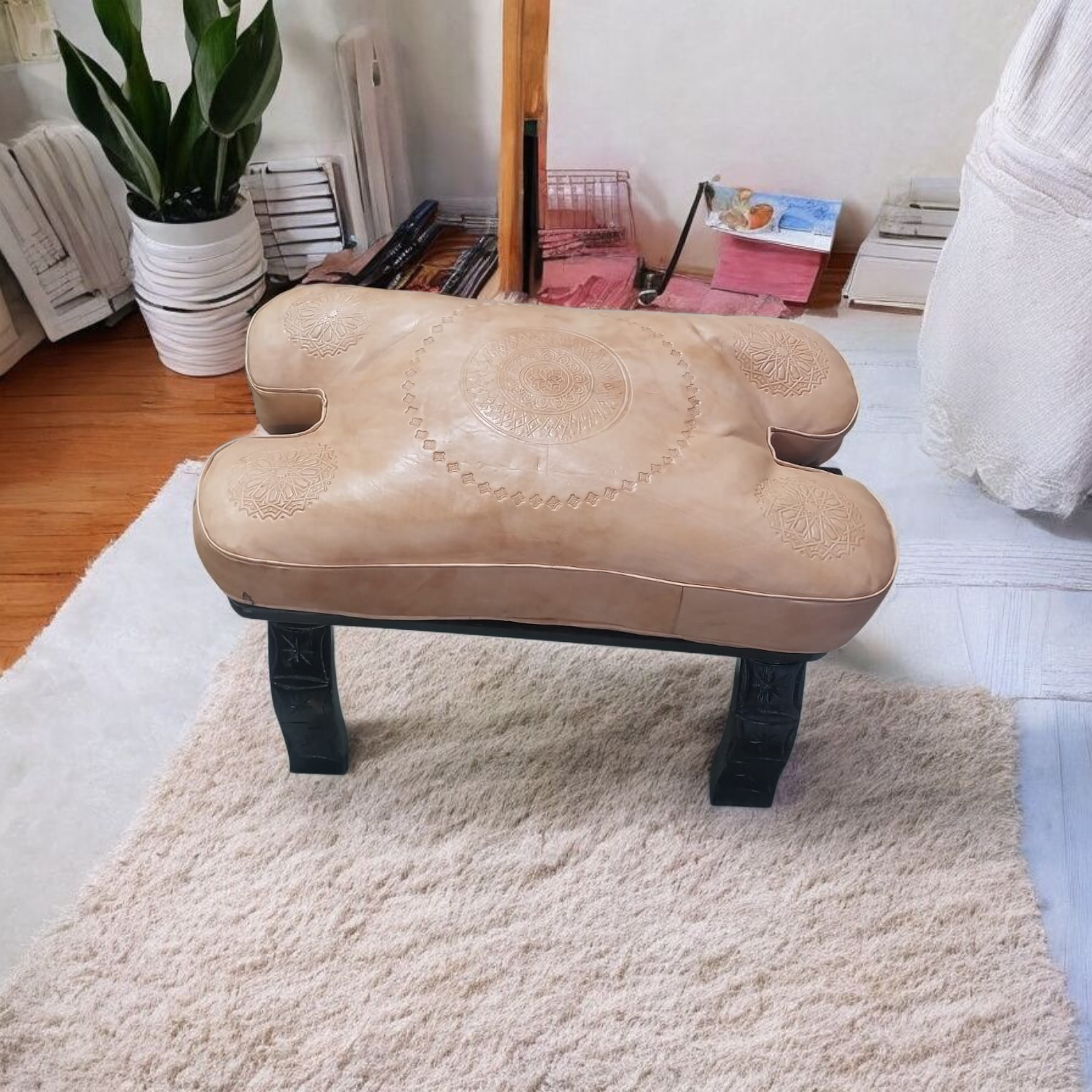 Tabouret pliable en bois avec pouf en cuir