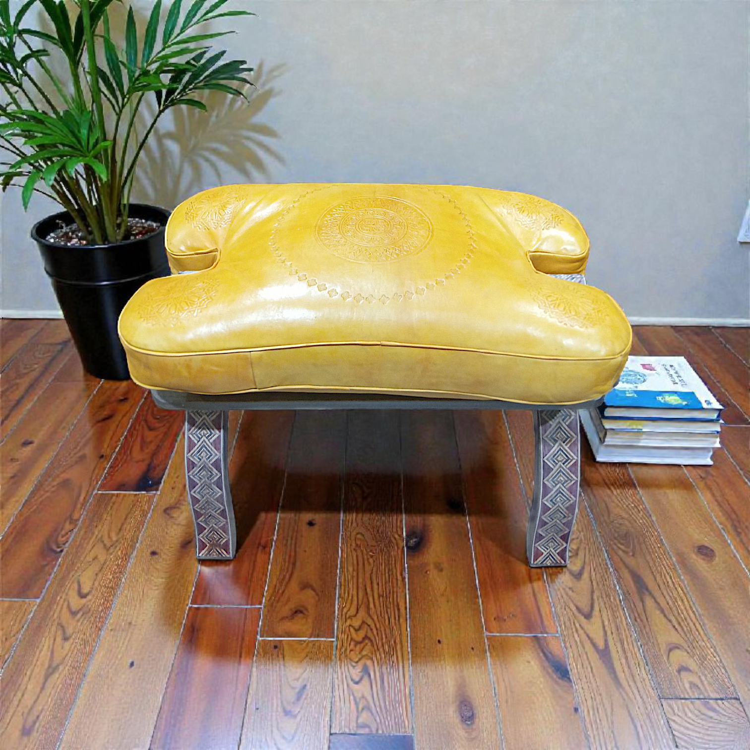 Tabouret pliable en bois avec pouf en cuir