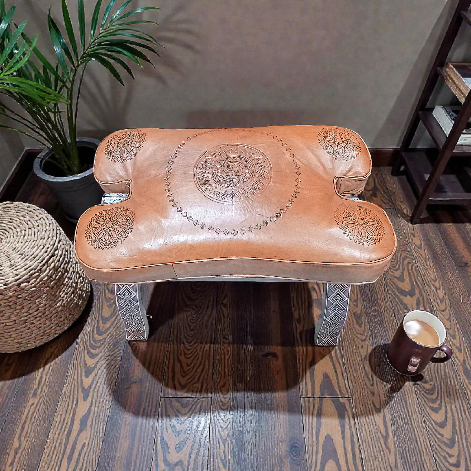 Tabouret pliable en bois avec pouf en cuir