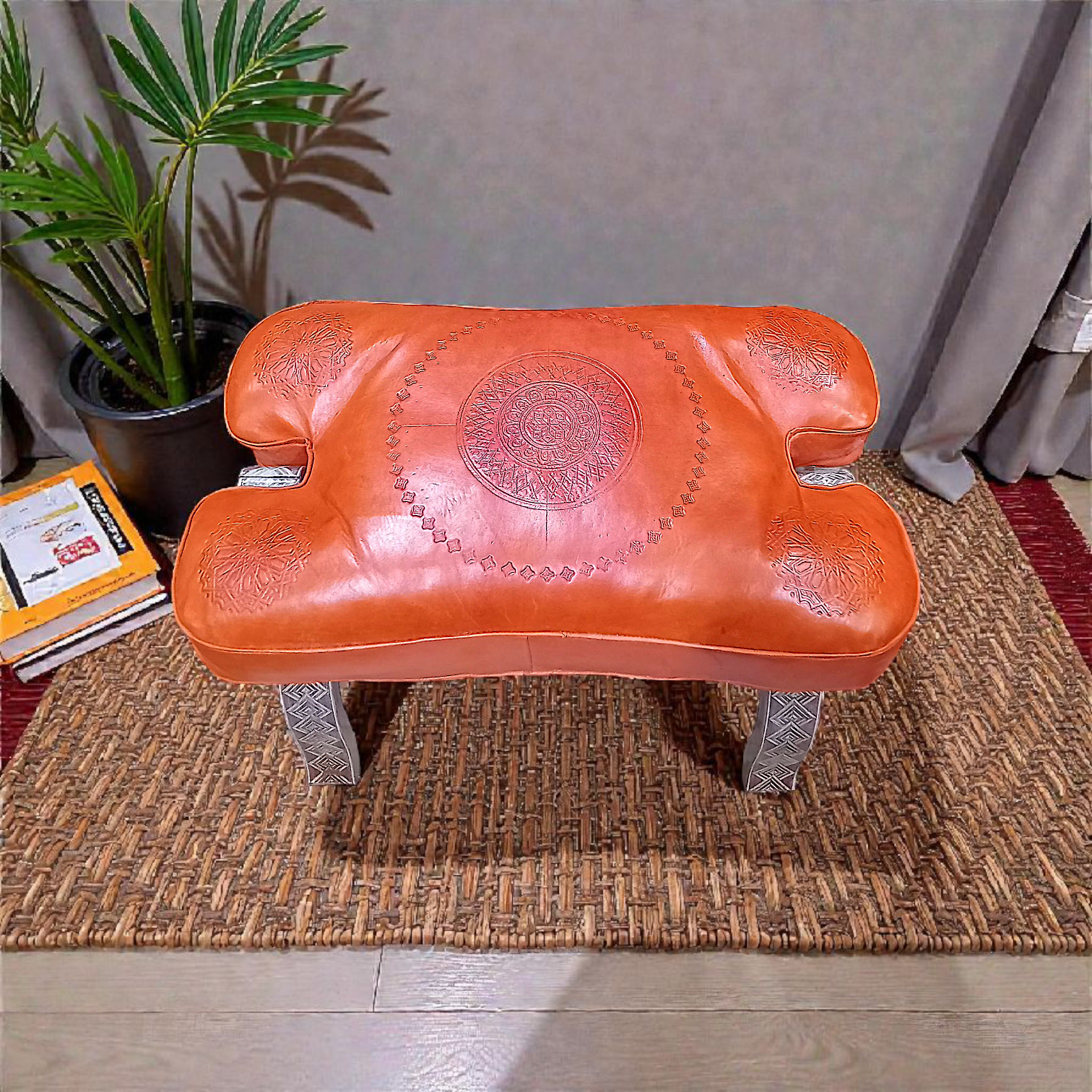 Tabouret pliable en bois avec pouf en cuir