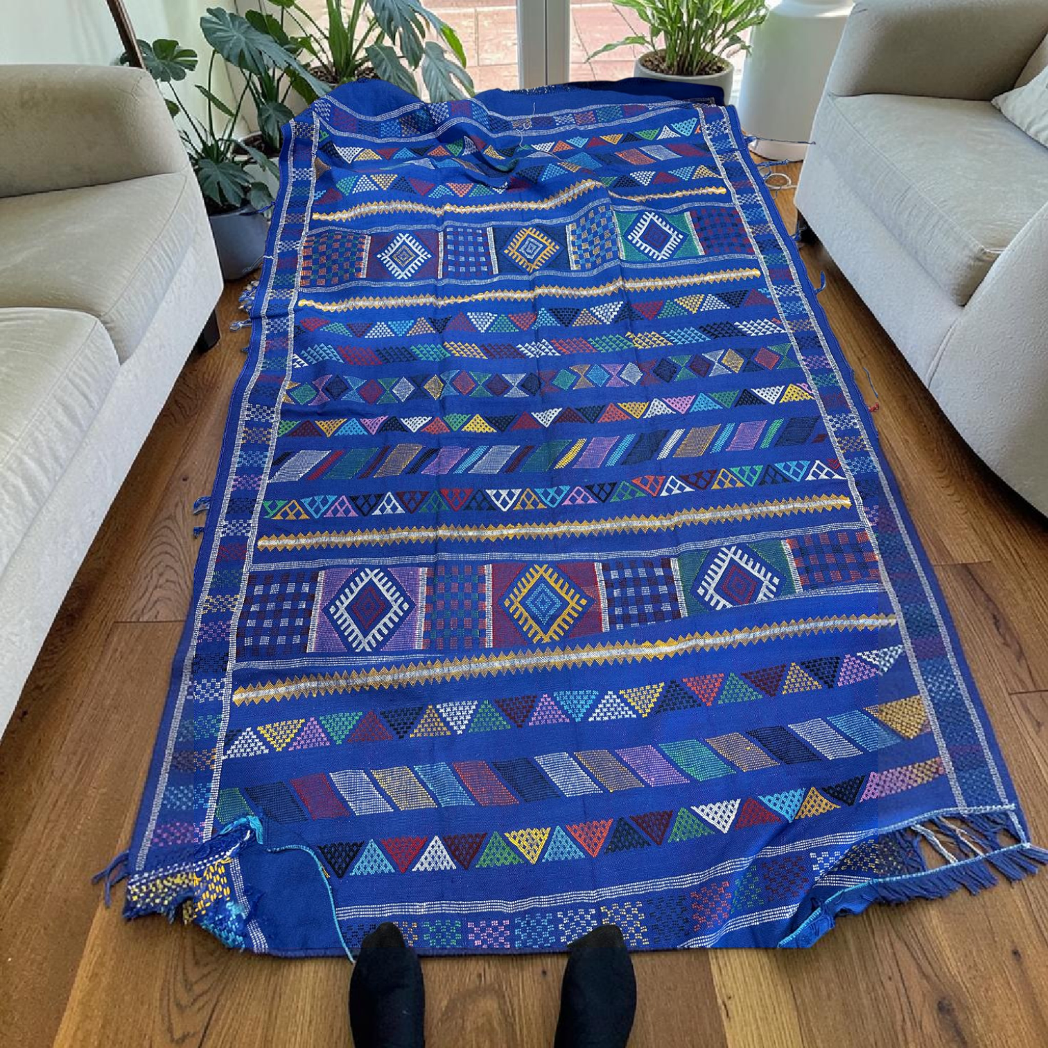 Tapis Berbère Bleu Royal aux Motifs Géométriques Amazighs