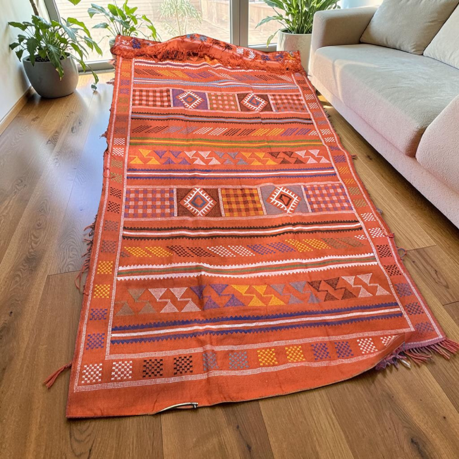 Tapis Berbère Orange aux Motifs Géométriques Amazighs