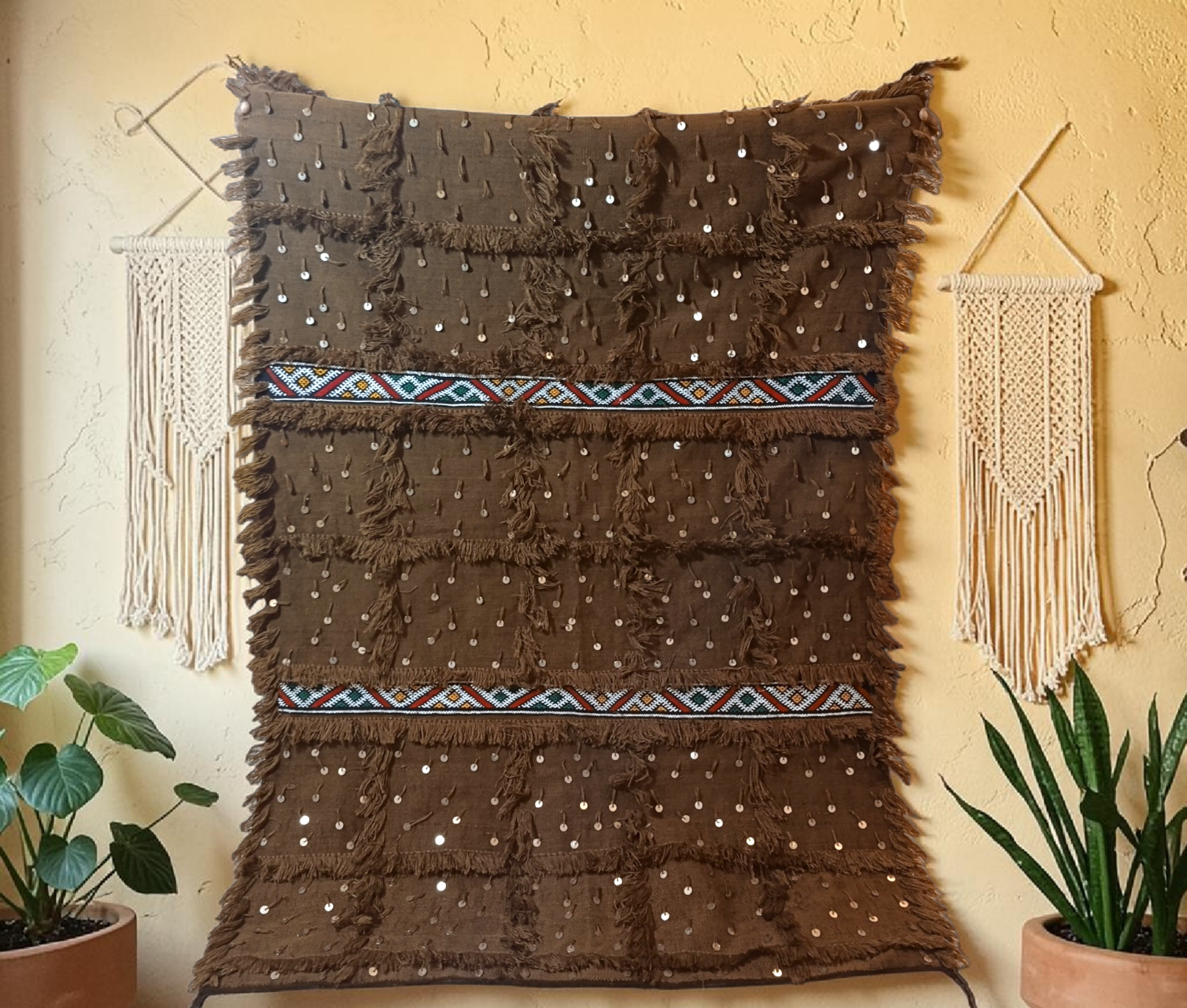 Tapis-couverture Handira berbère en laine marron, broderies géométriques et sequins