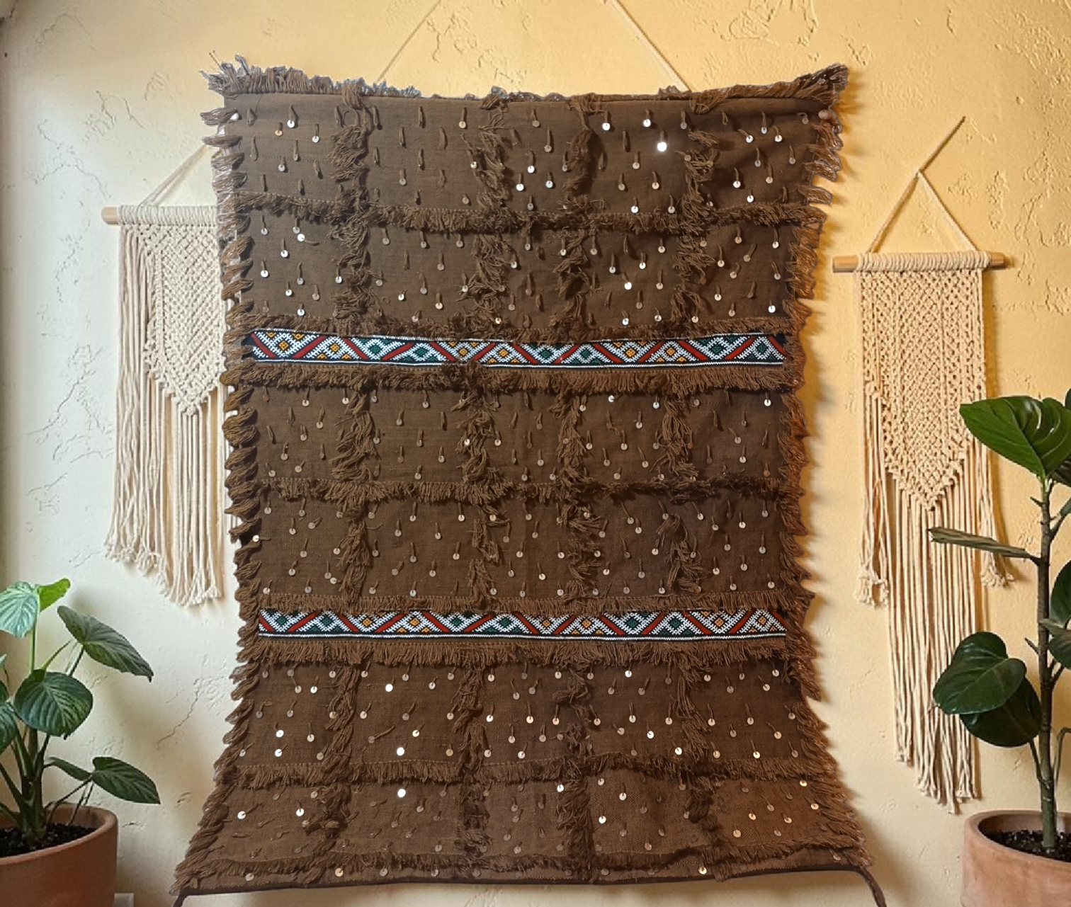 Tapis-couverture Handira berbère en laine marron, broderies géométriques et sequins