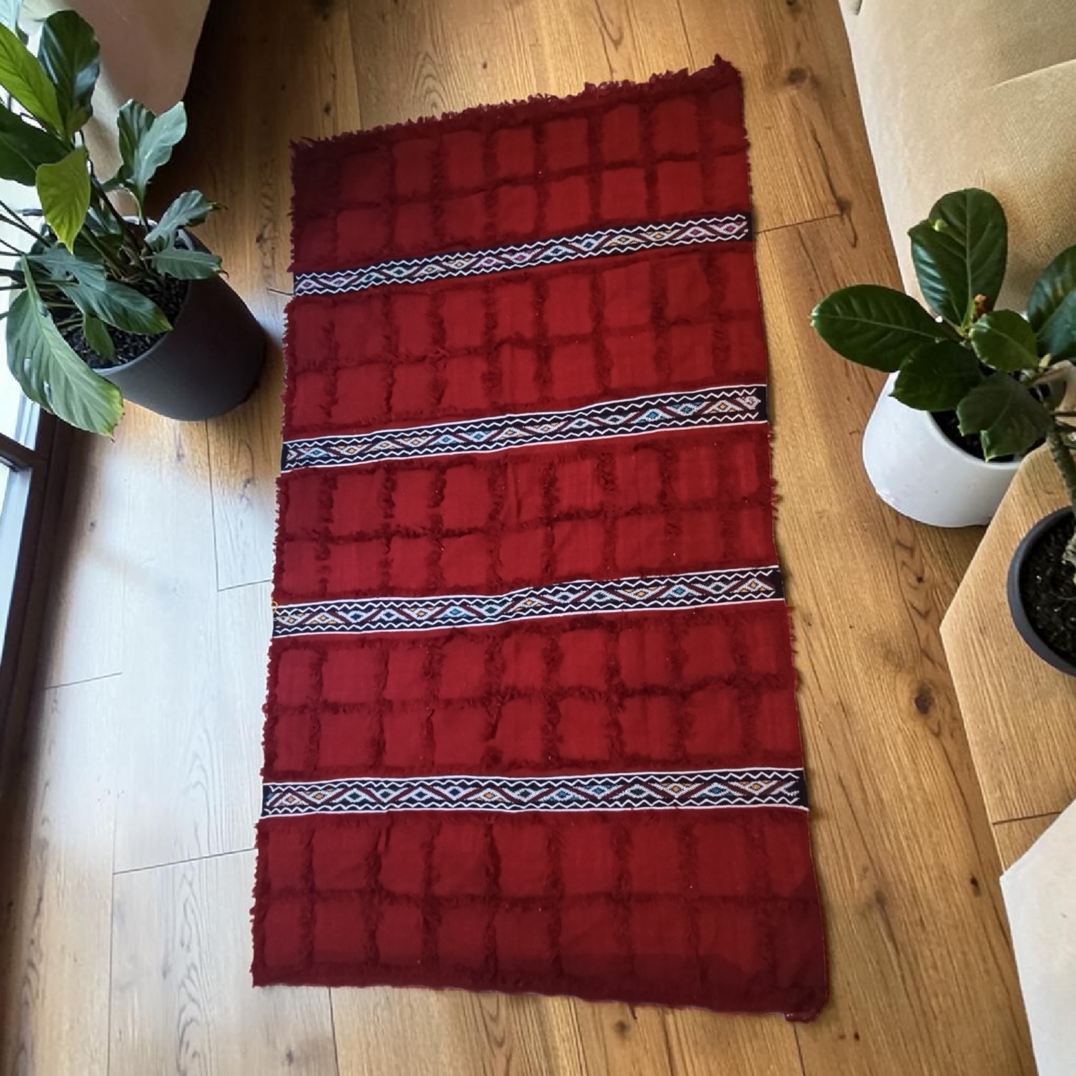 Grand tapis-couverture Handira berbère rouge bordeaux et bandes géométriques
